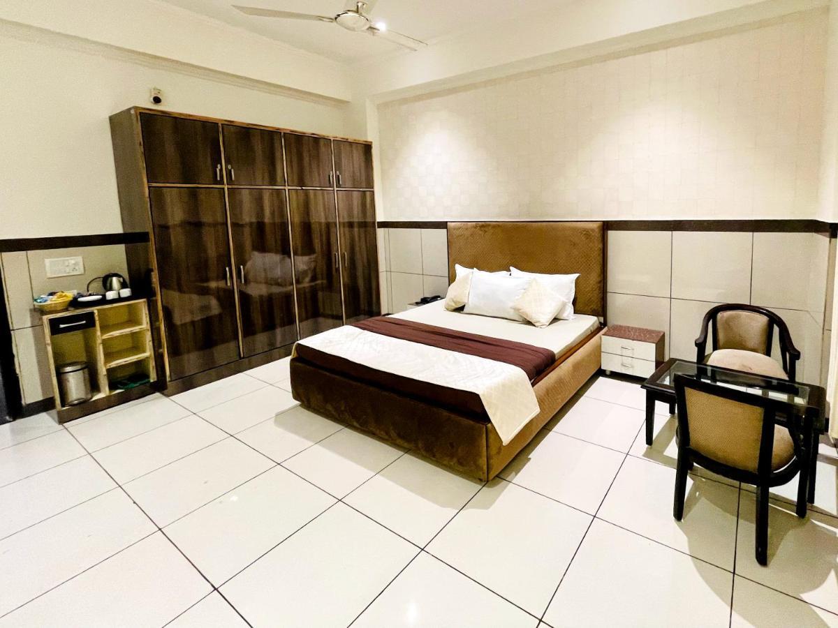Primrose Hotel And Restaurant Sonipat Luaran gambar