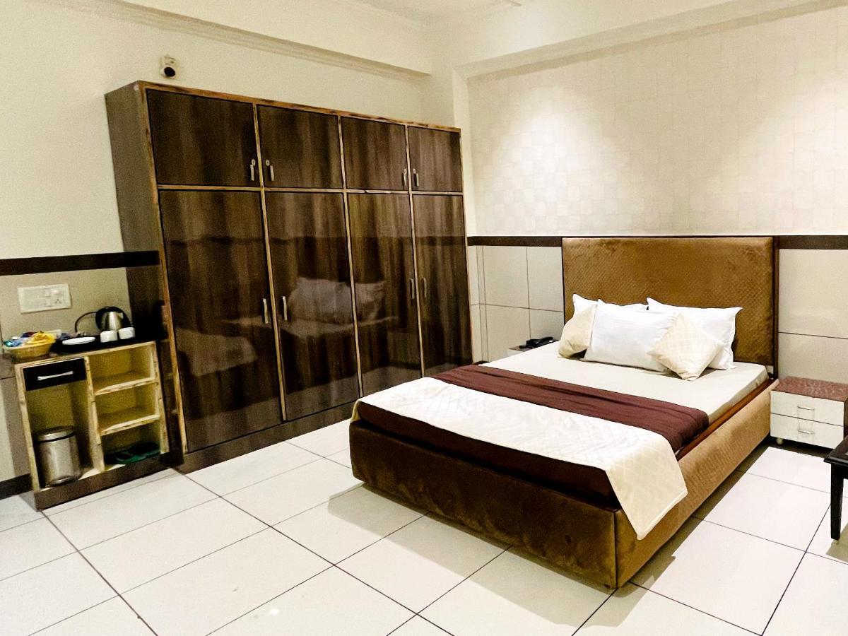 Primrose Hotel And Restaurant Sonipat Luaran gambar