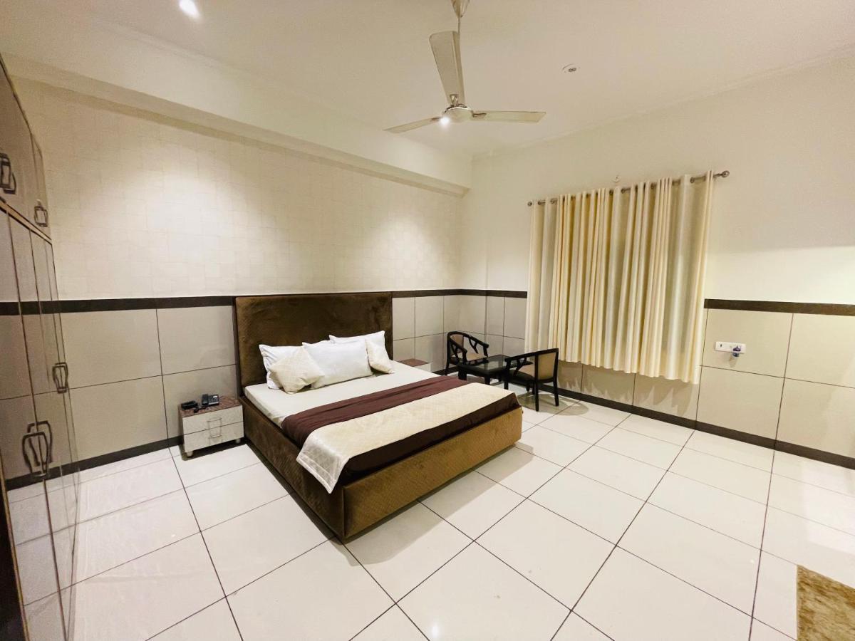Primrose Hotel And Restaurant Sonipat Luaran gambar