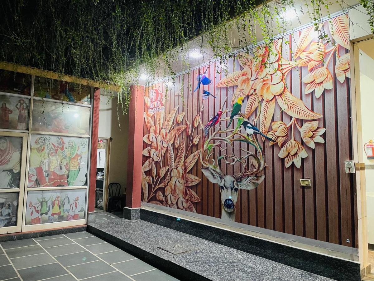 Primrose Hotel And Restaurant Sonipat Luaran gambar